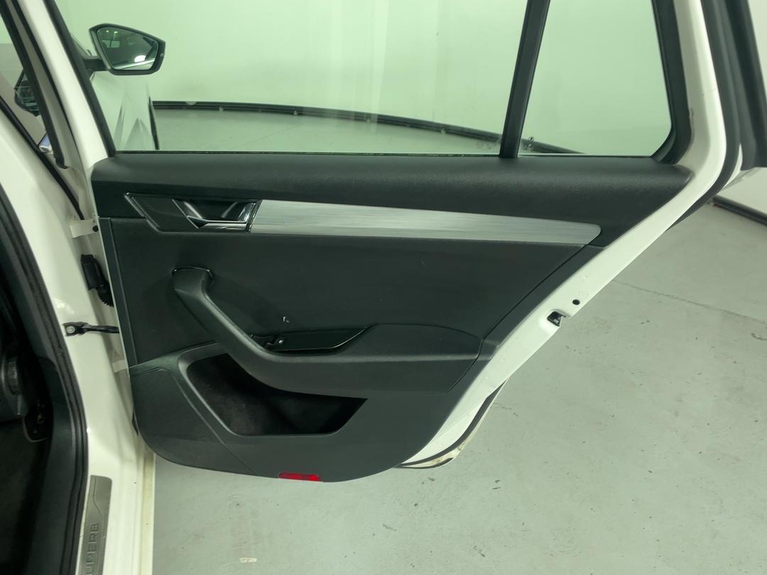 Photo '17' of Skoda Superb WGN Ambition 162KW Photo '17' of Skoda Superb WGN Ambition 162KW