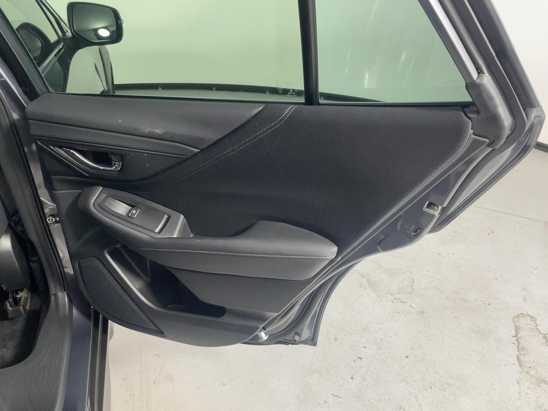 Photo '19' of Subaru Outback