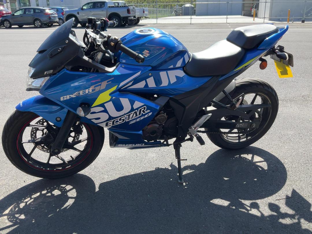 Photo '3' of Suzuki GSX250FRLZL9 Photo '3' of Suzuki GSX250FRLZL9