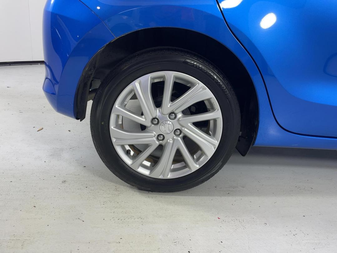 Photo '12' of Suzuki Swift