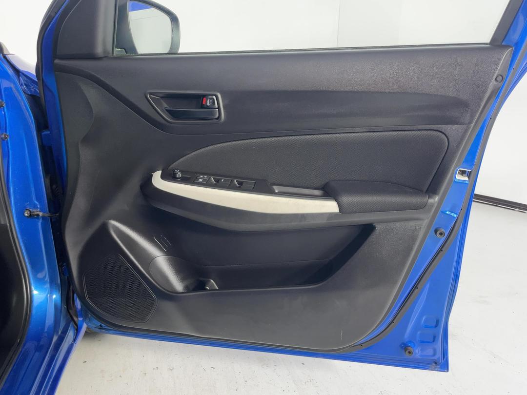 Photo '15' of Suzuki Swift