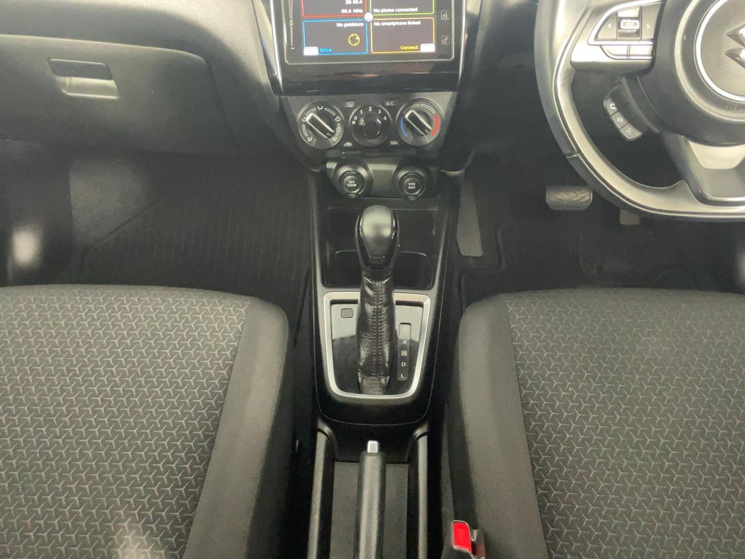 Photo '18' of Suzuki Swift