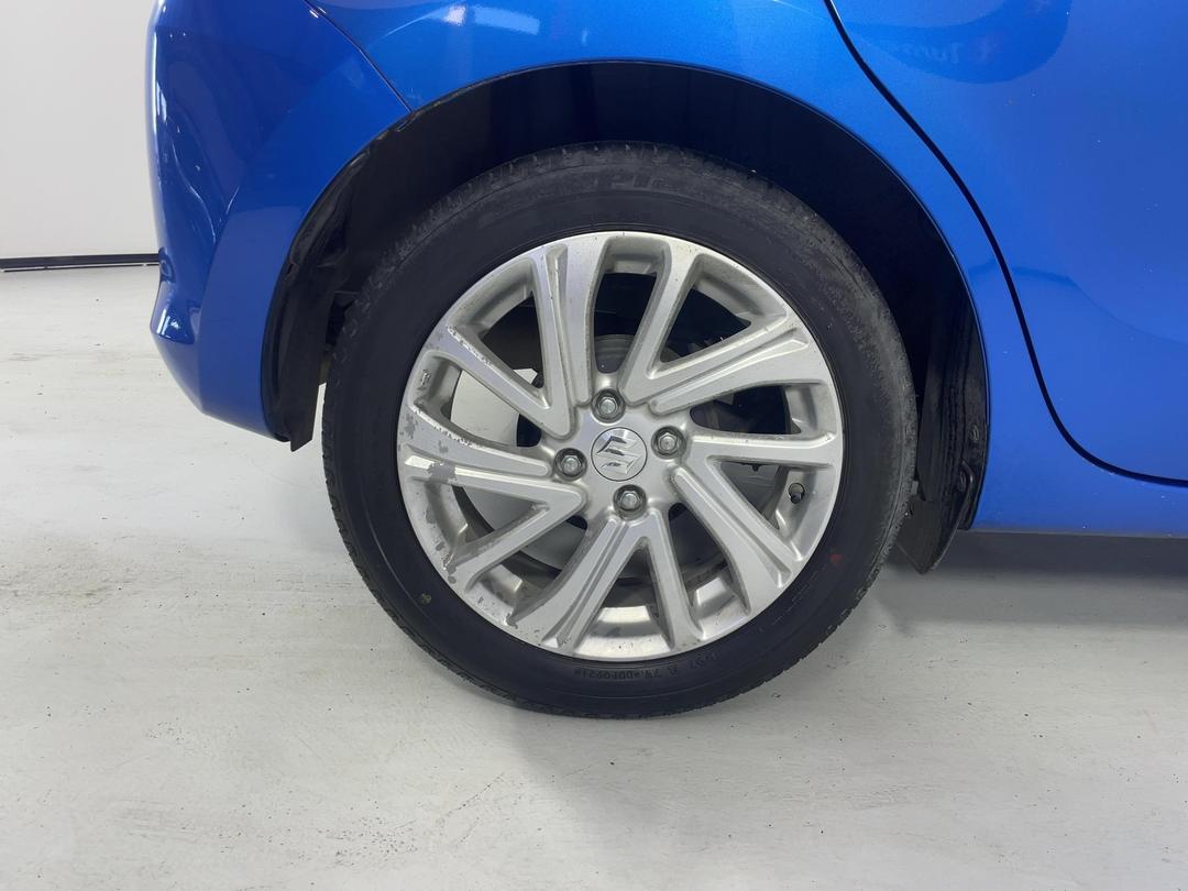Photo '12' of Suzuki Swift
