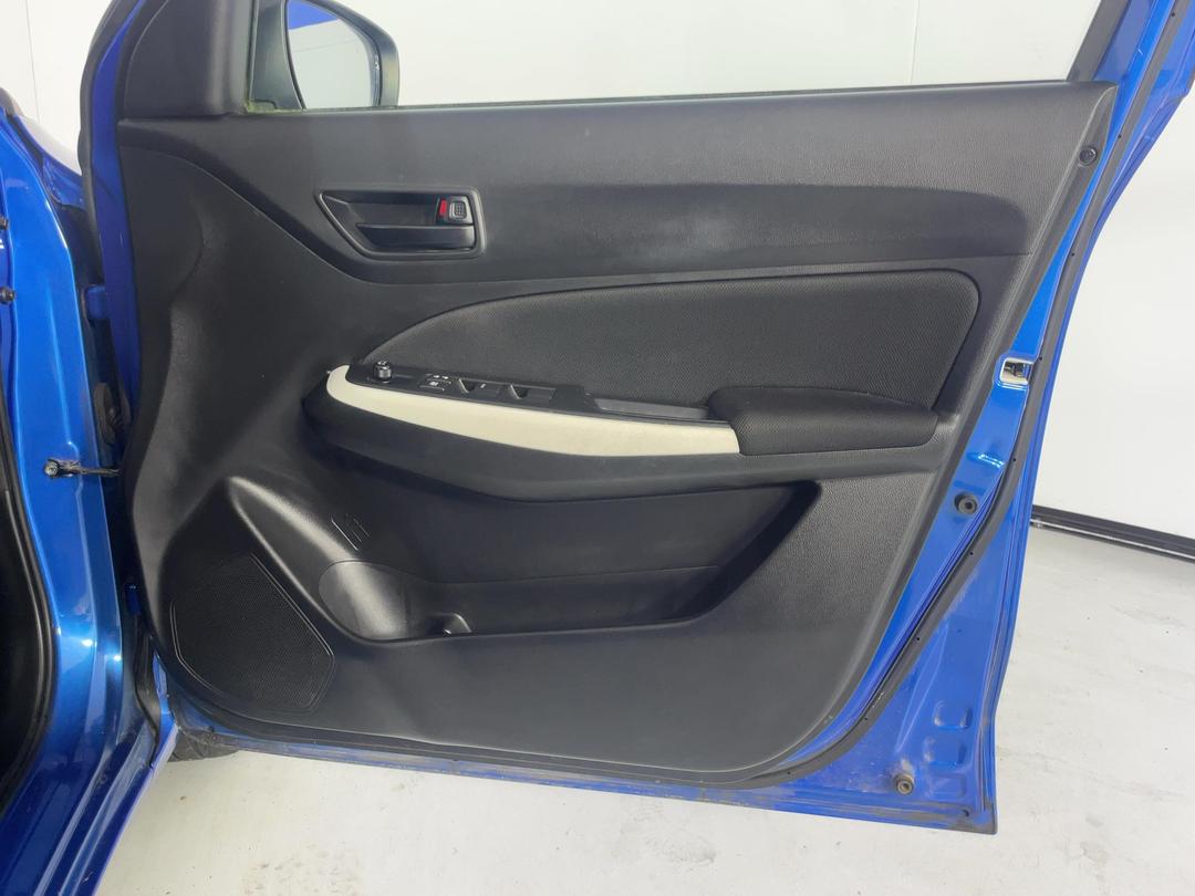 Photo '15' of Suzuki Swift