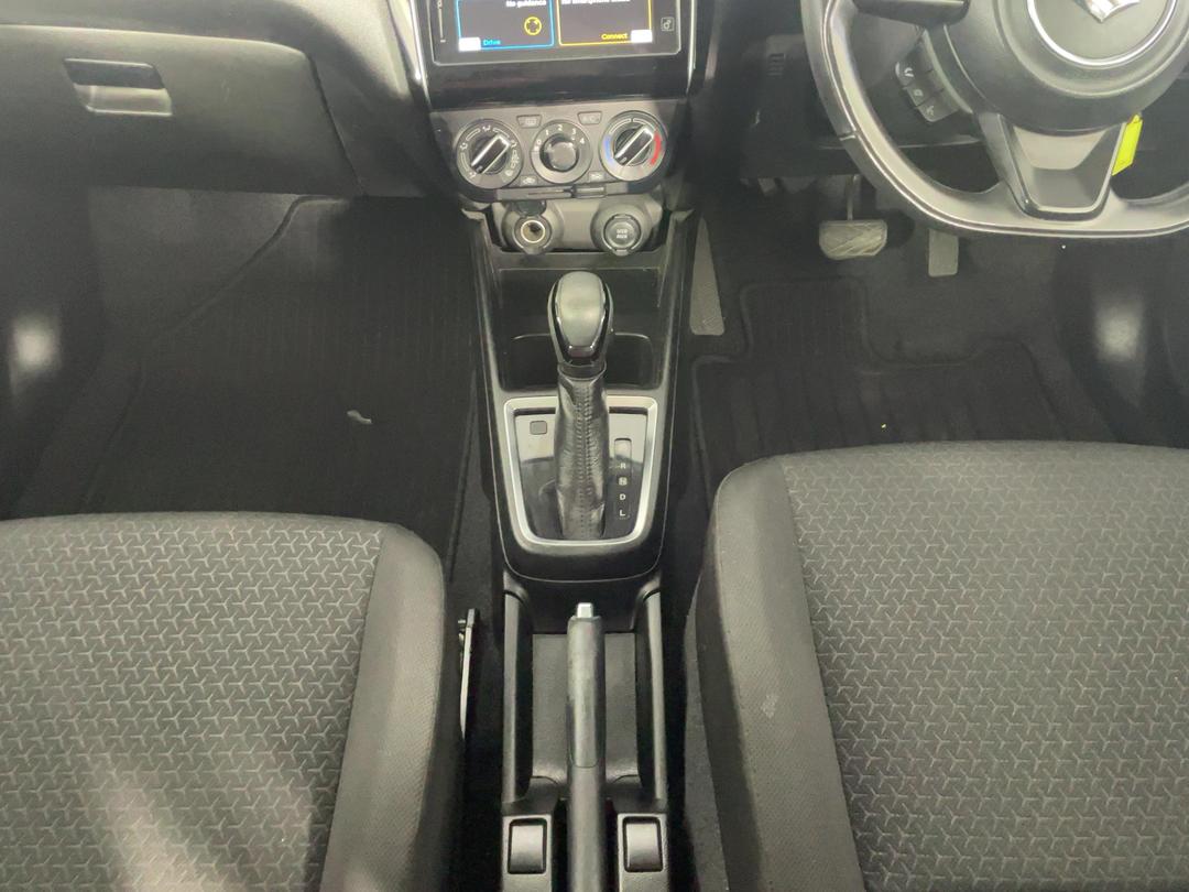 Photo '18' of Suzuki Swift