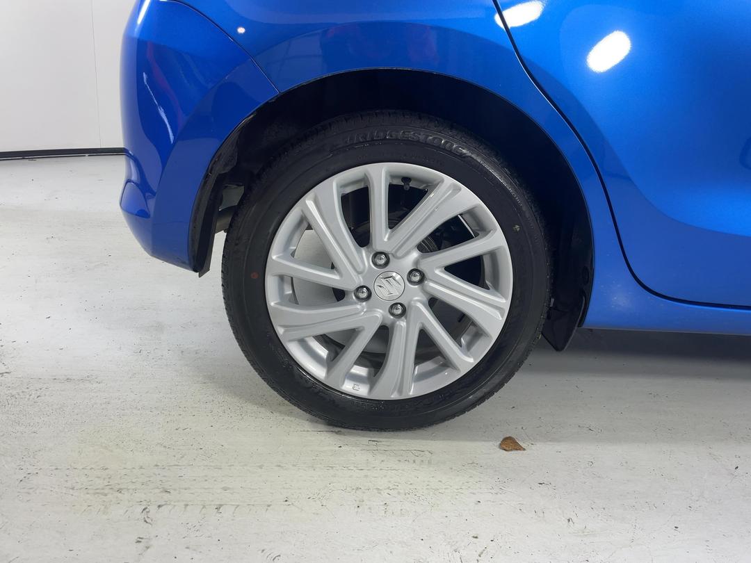 Photo '12' of Suzuki Swift