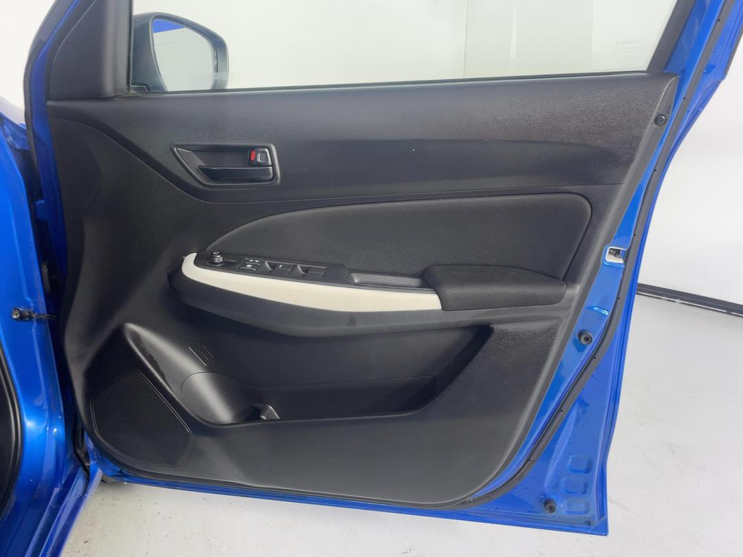 Photo '15' of Suzuki Swift