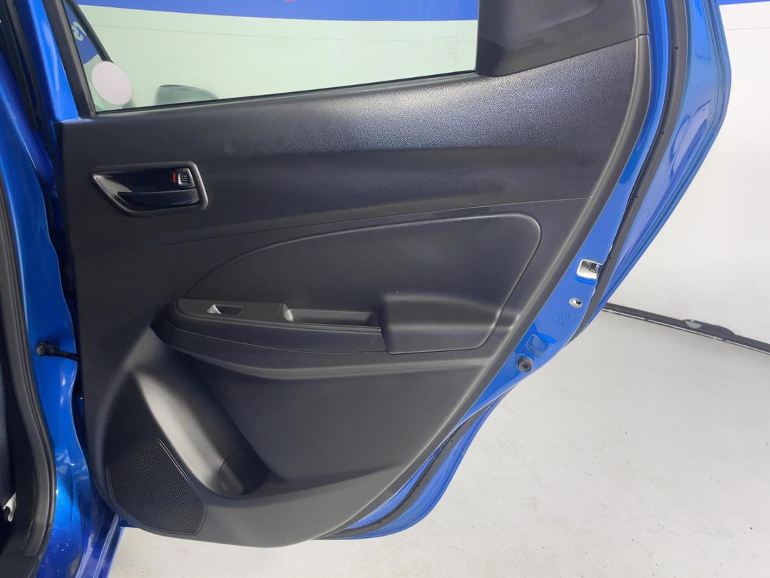 Photo '19' of Suzuki Swift