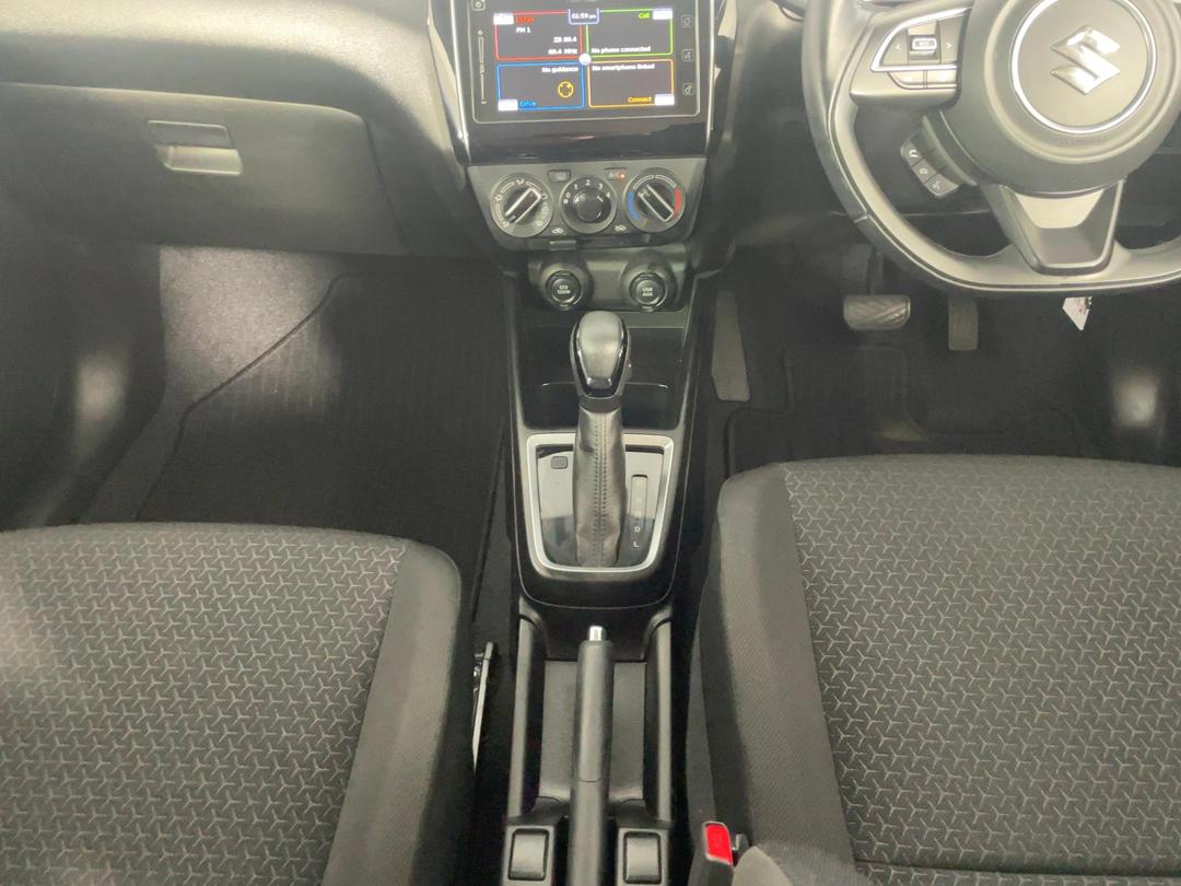 Photo '18' of Suzuki Swift