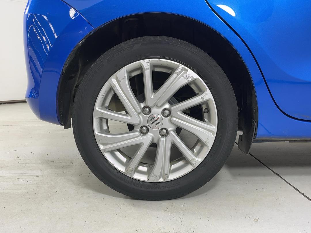 Photo '12' of Suzuki Swift