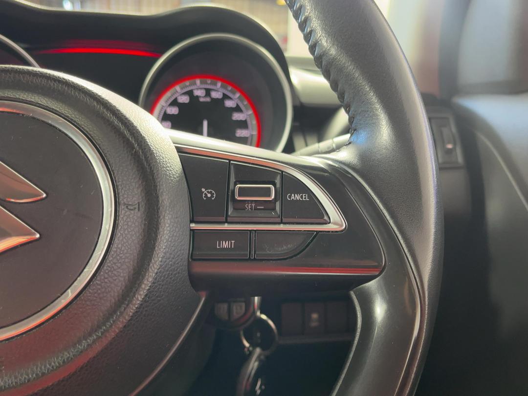Photo '24' of Suzuki Swift
