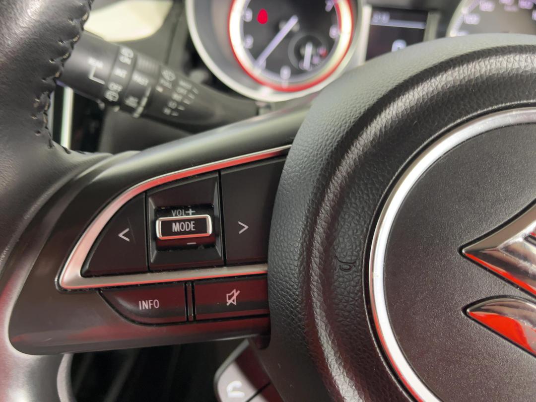 Photo '24' of Suzuki Swift