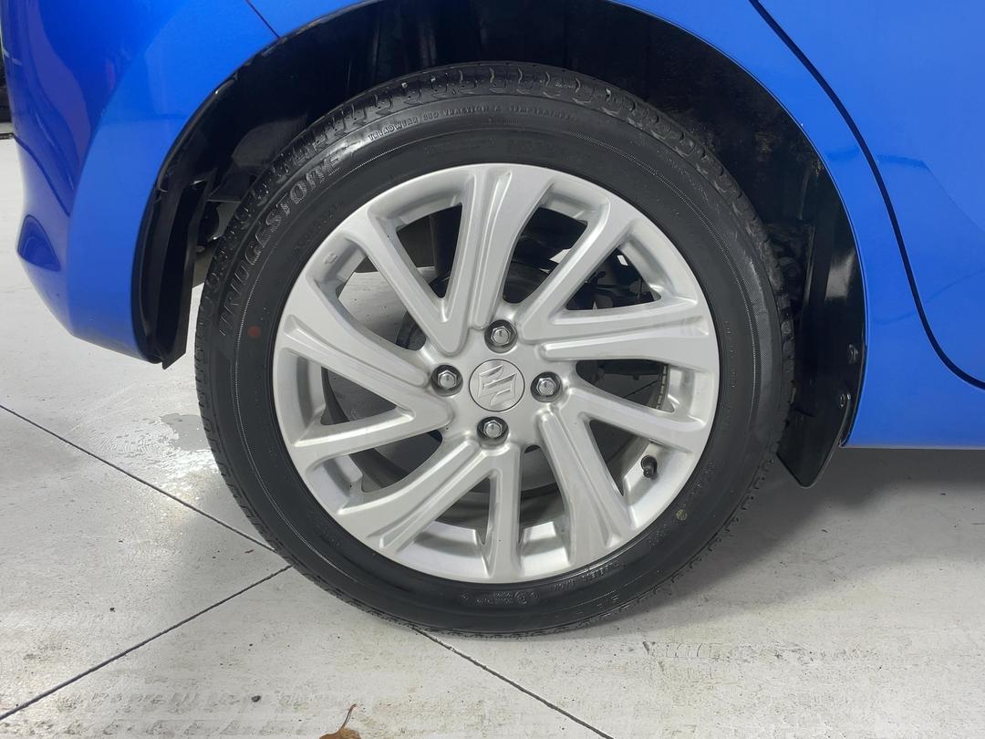 Photo '12' of Suzuki Swift