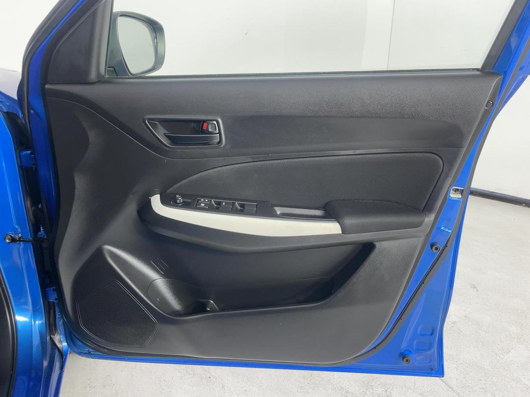 Photo '15' of Suzuki Swift