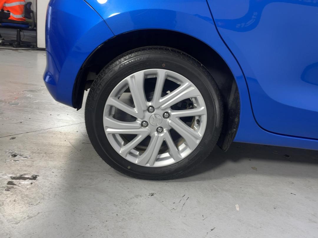 Photo '12' of Suzuki Swift