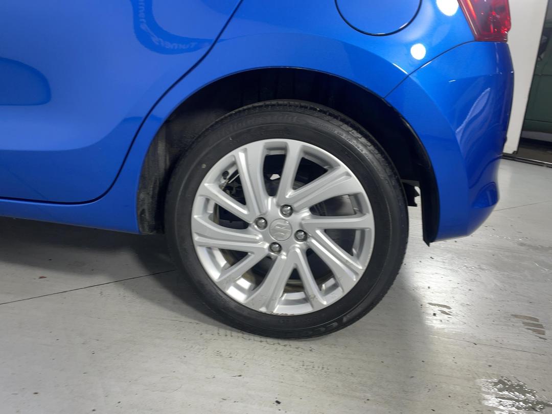 Photo '11' of Suzuki Swift
