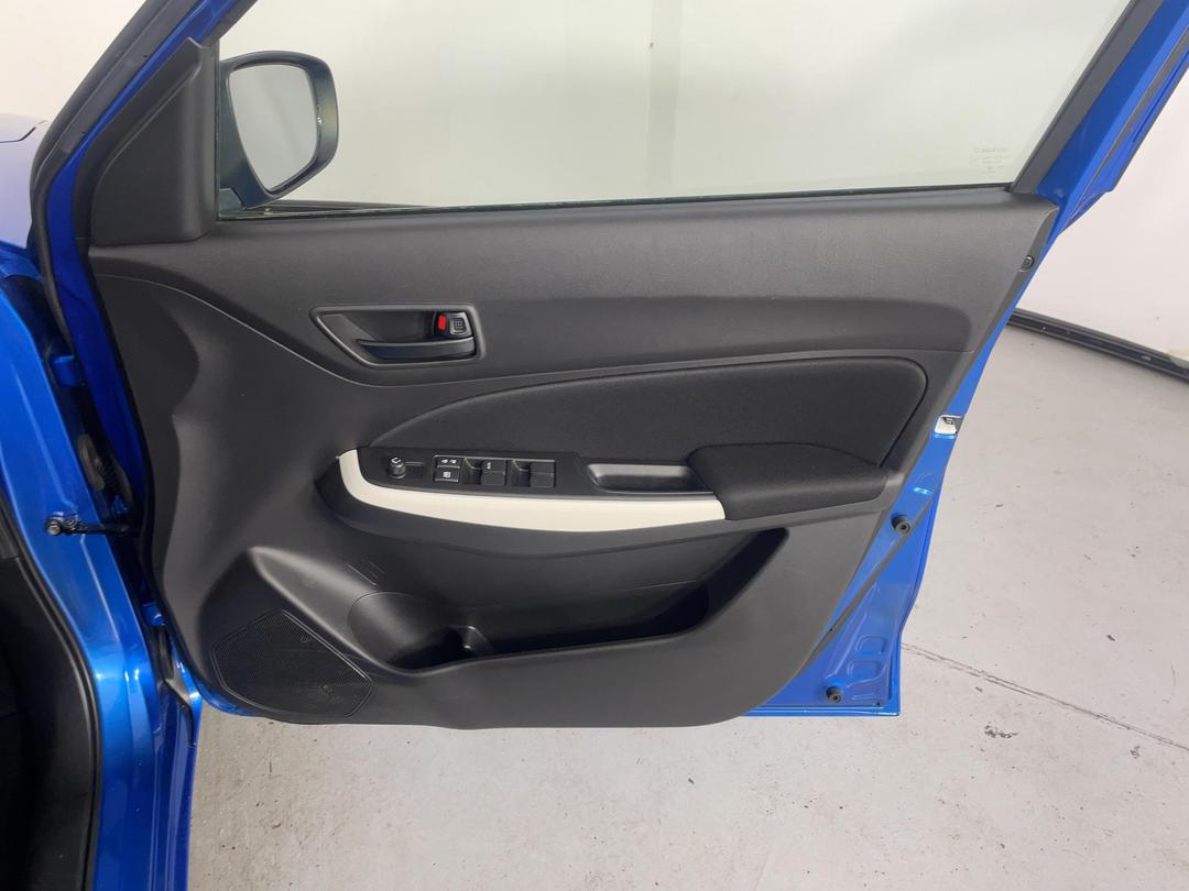 Photo '15' of Suzuki Swift