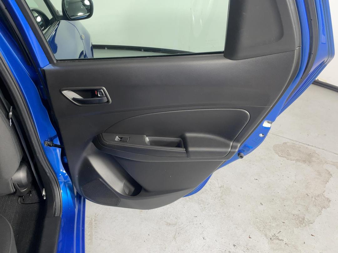 Photo '19' of Suzuki Swift