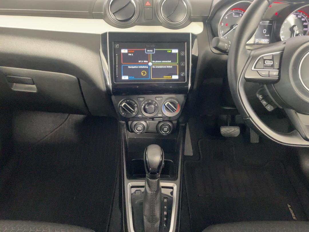 Photo '18' of Suzuki Swift