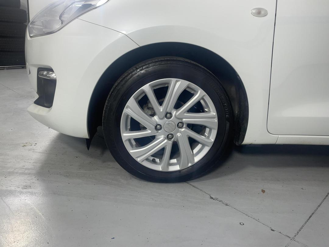 Photo '10' of Suzuki Swift
