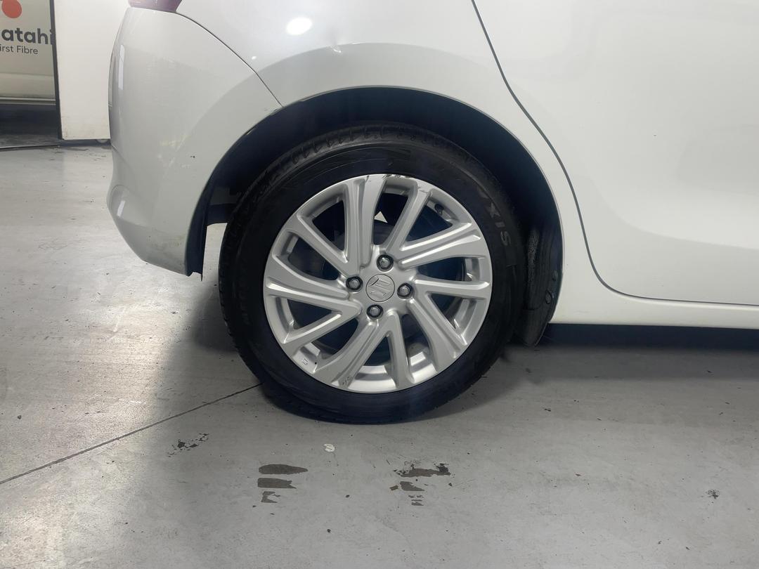 Photo '12' of Suzuki Swift