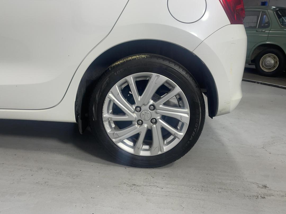 Photo '11' of Suzuki Swift