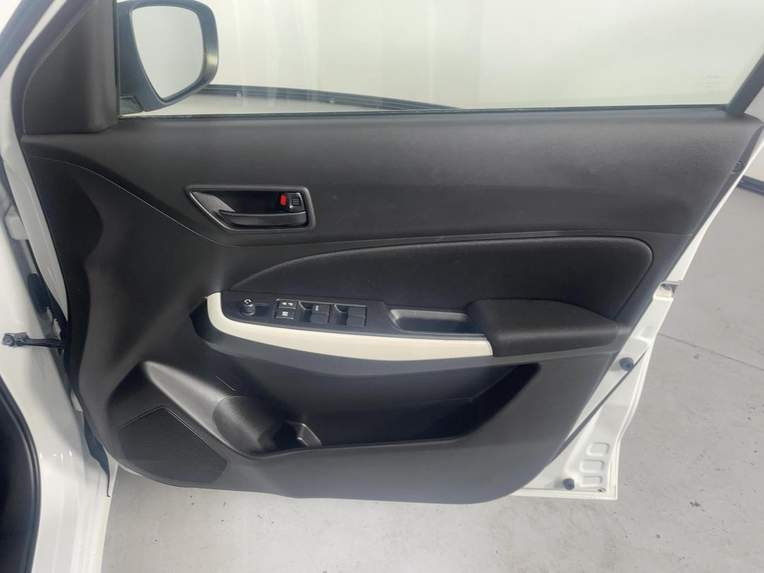 Photo '15' of Suzuki Swift