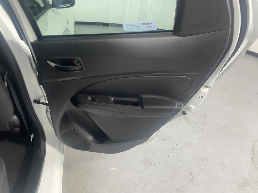Photo '19' of Suzuki Swift