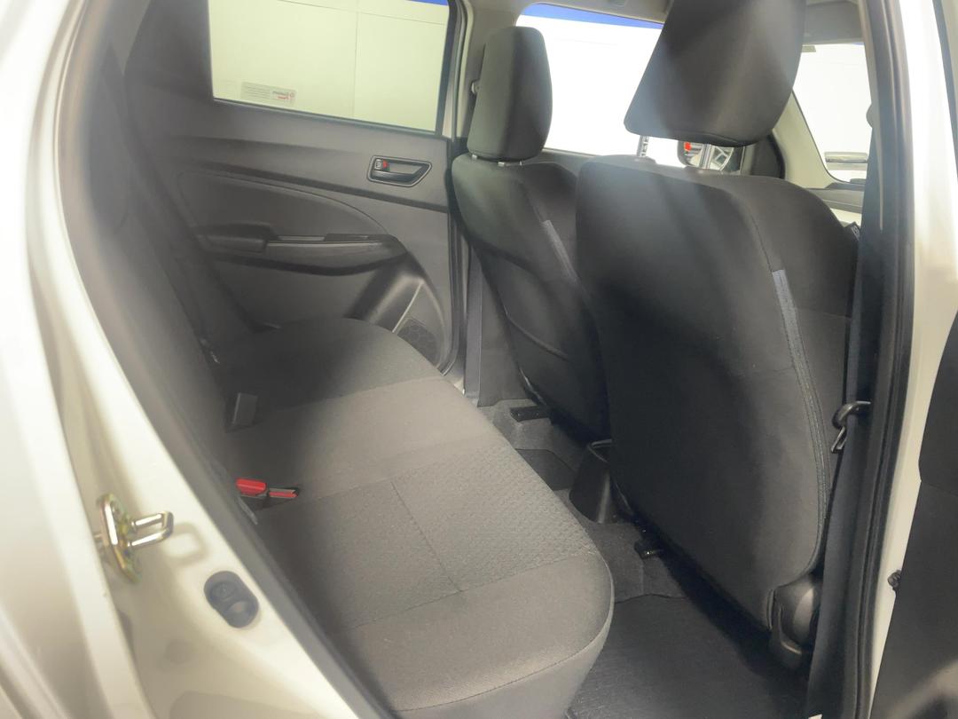 Photo '20' of Suzuki Swift