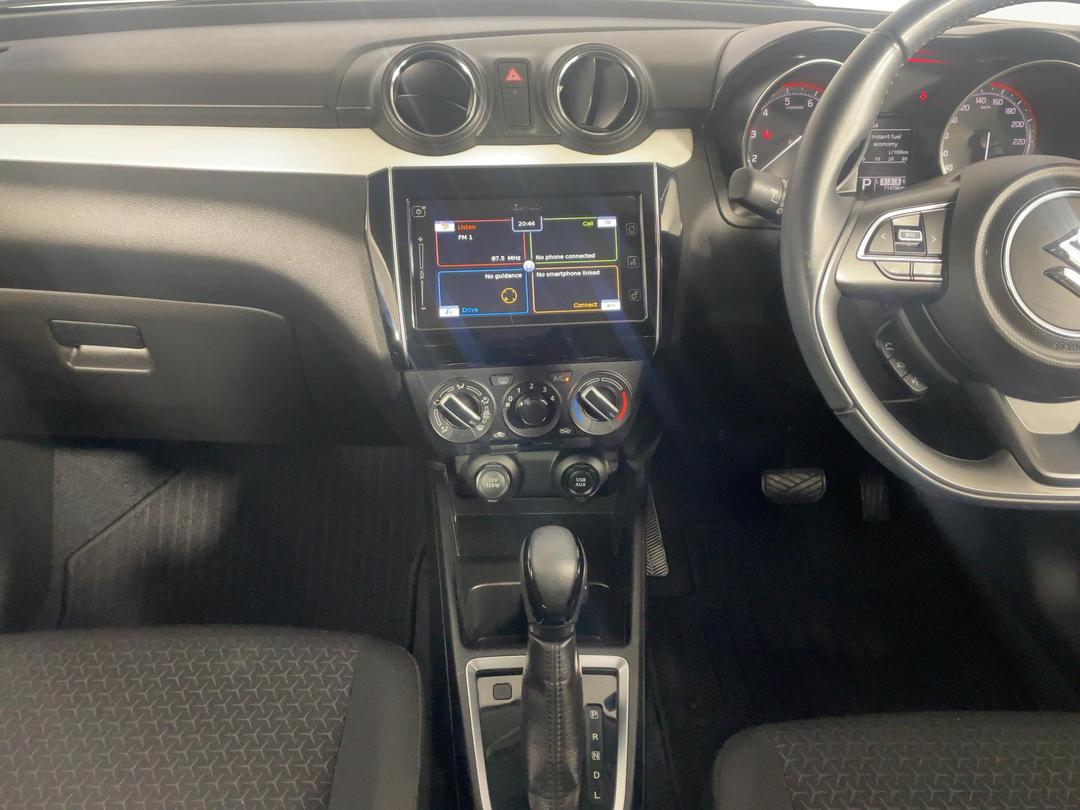 Photo '18' of Suzuki Swift