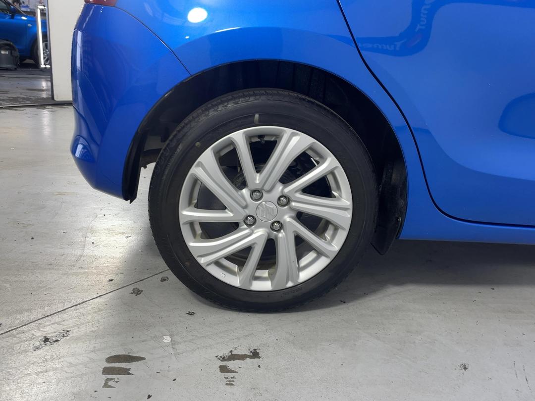 Photo '12' of Suzuki Swift