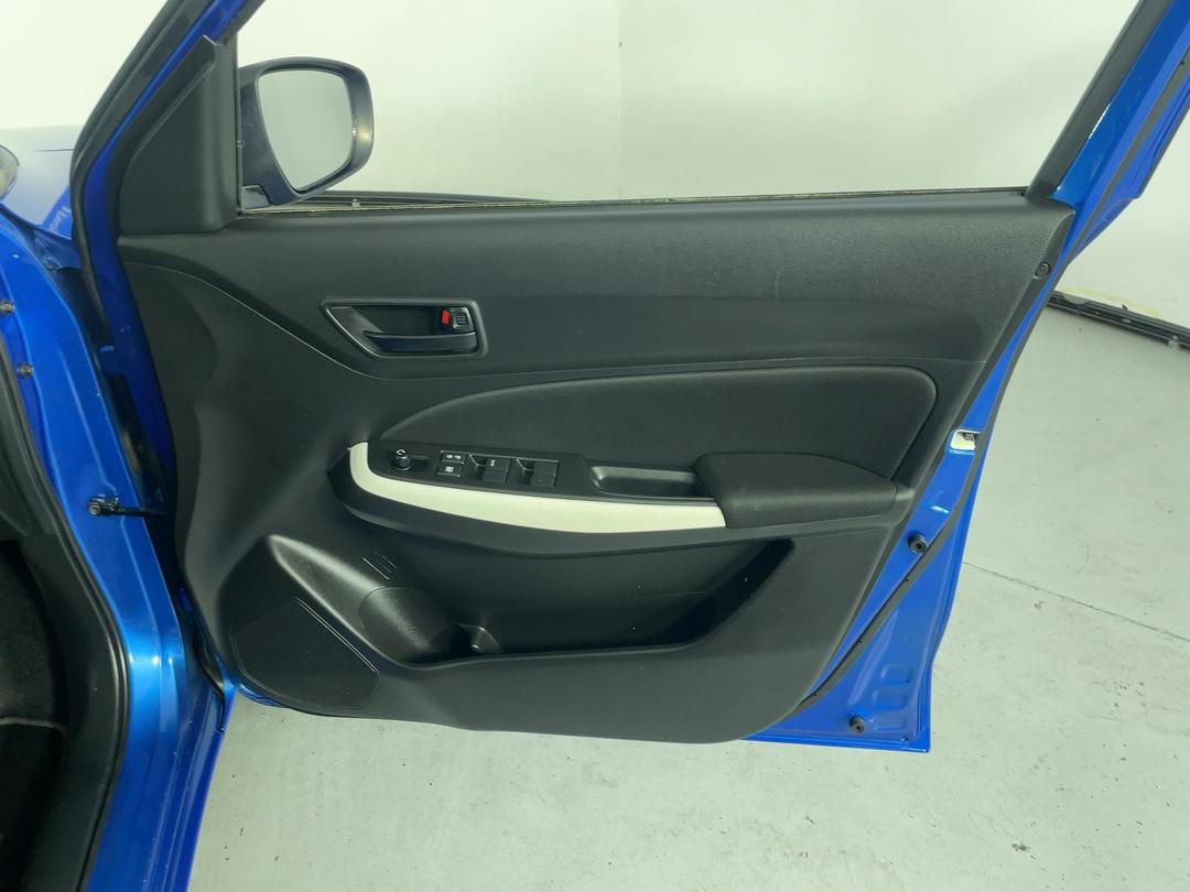 Photo '15' of Suzuki Swift