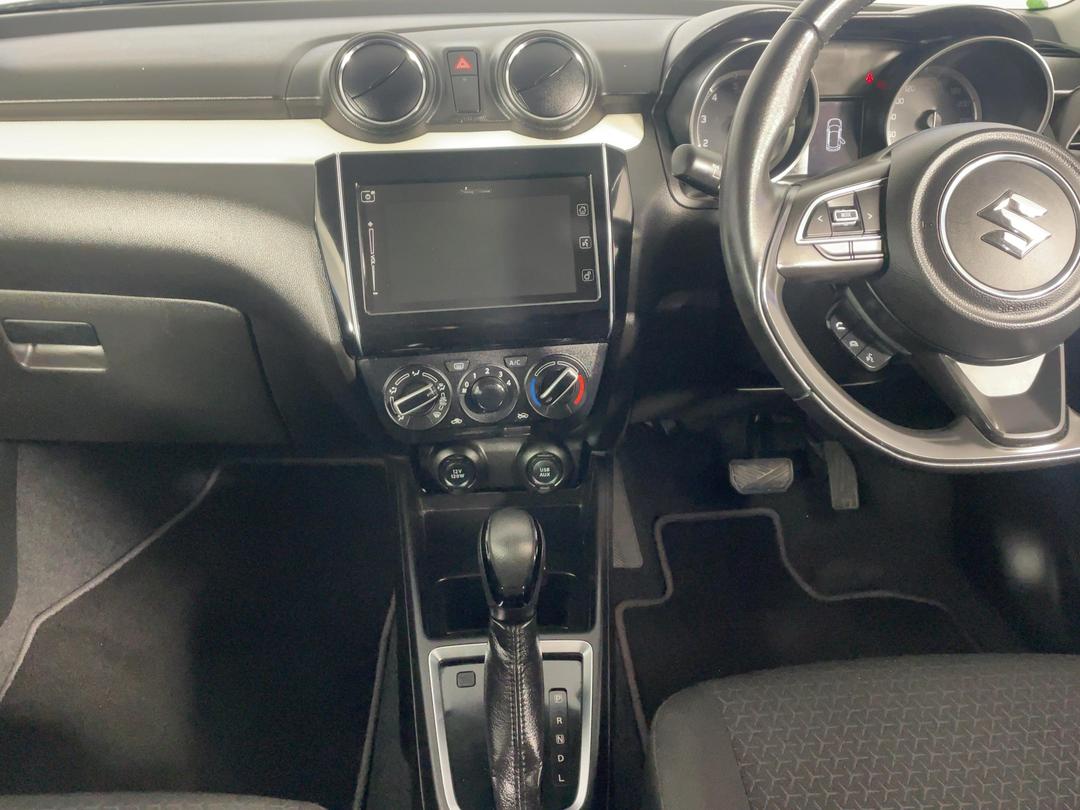 Photo '18' of Suzuki Swift