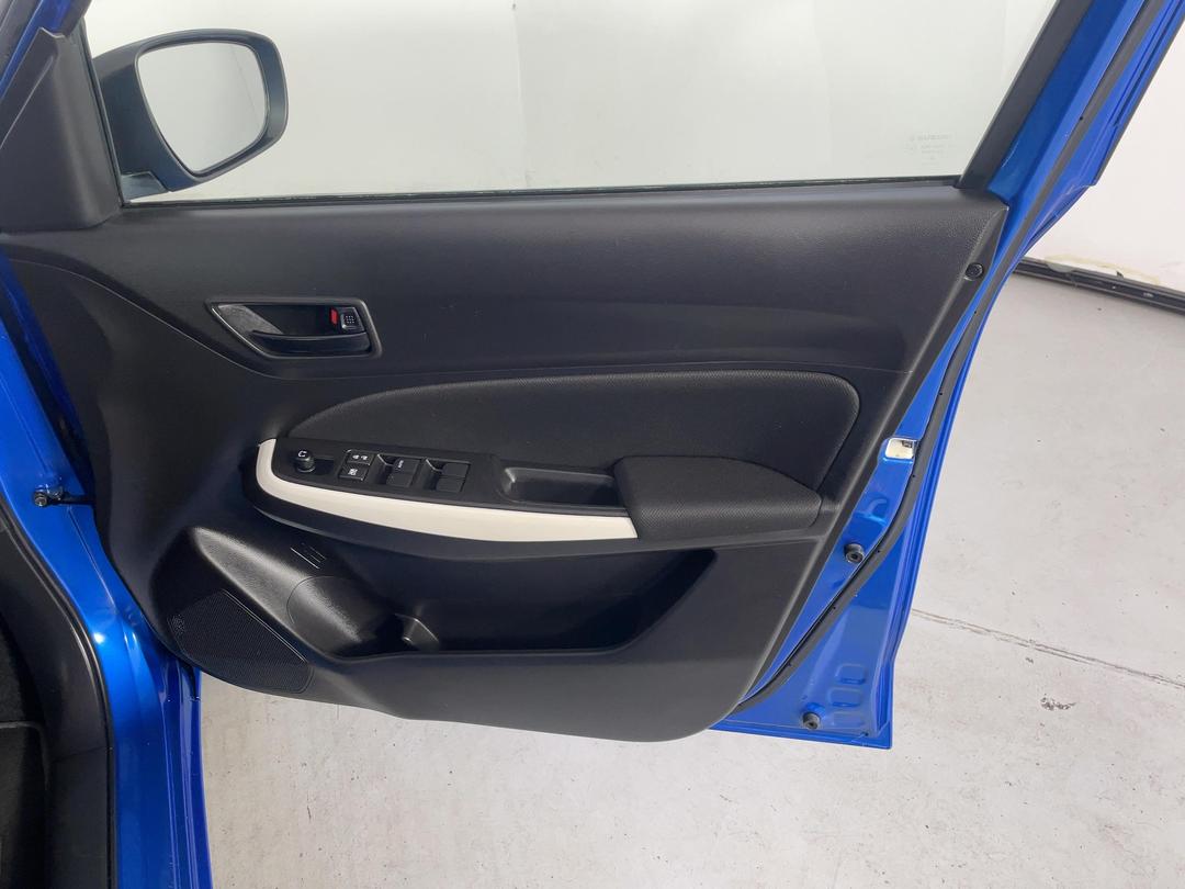 Photo '15' of Suzuki Swift