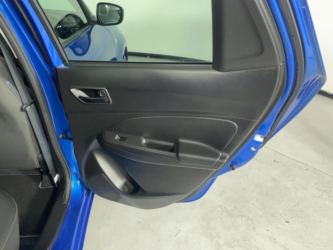 Photo '19' of Suzuki Swift