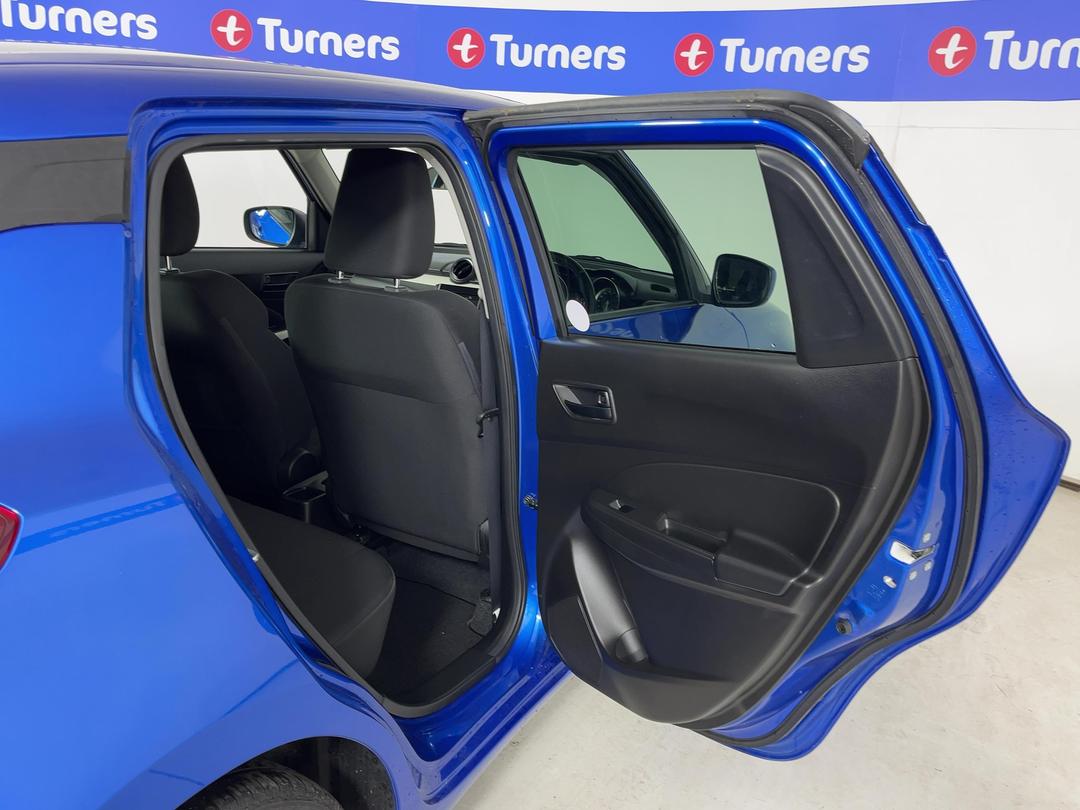 Photo '19' of Suzuki Swift