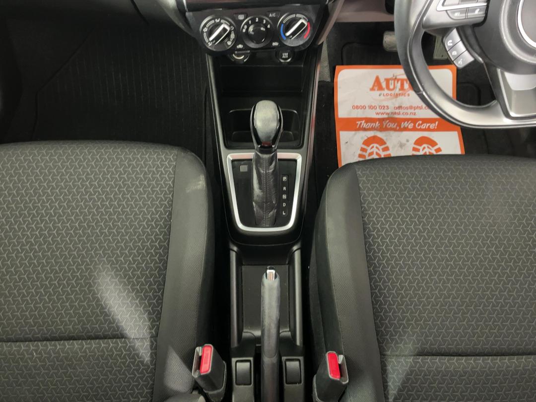 Photo '18' of Suzuki Swift