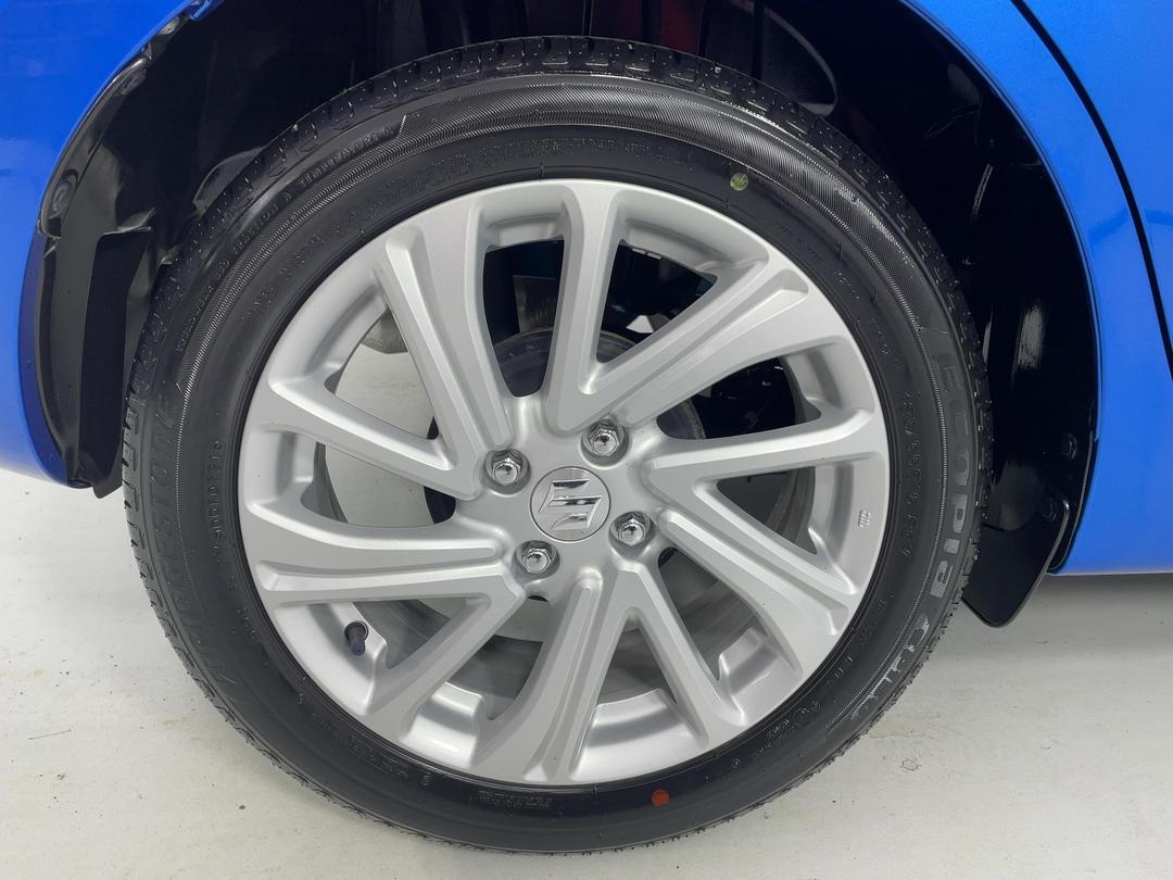 Photo '12' of Suzuki Swift