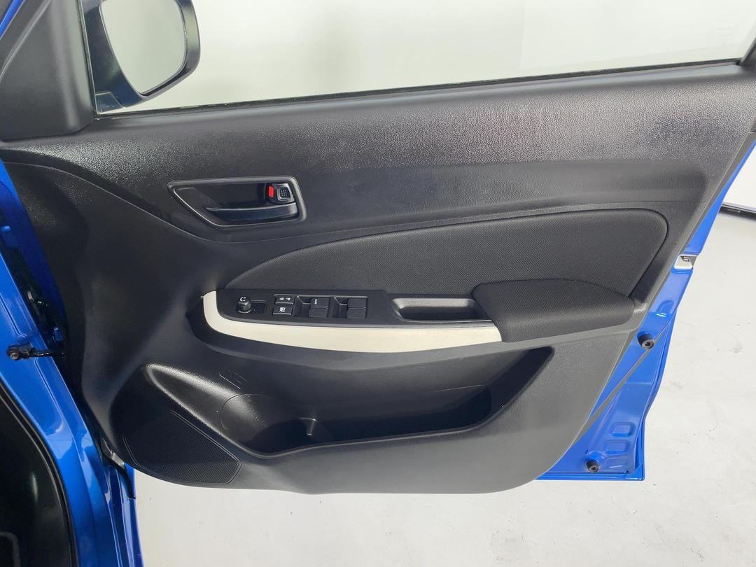 Photo '15' of Suzuki Swift