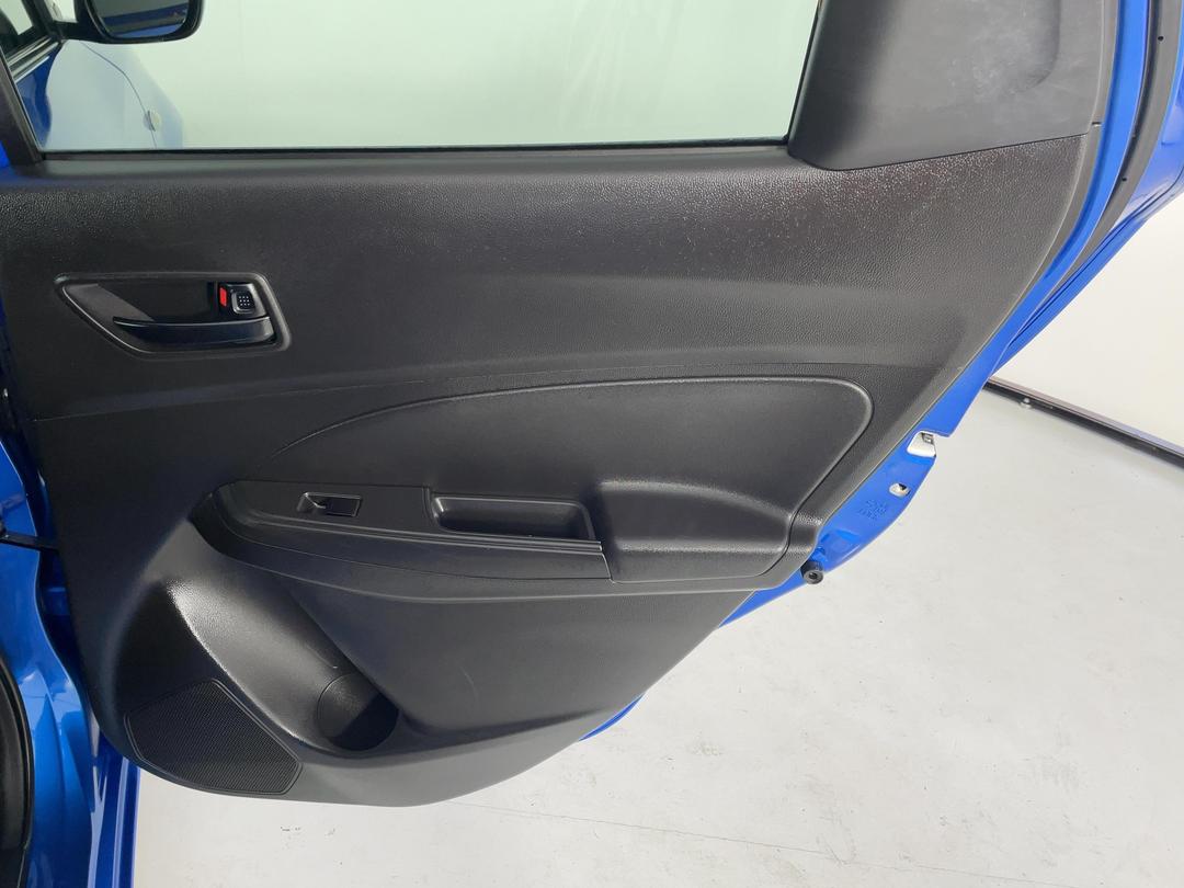 Photo '19' of Suzuki Swift