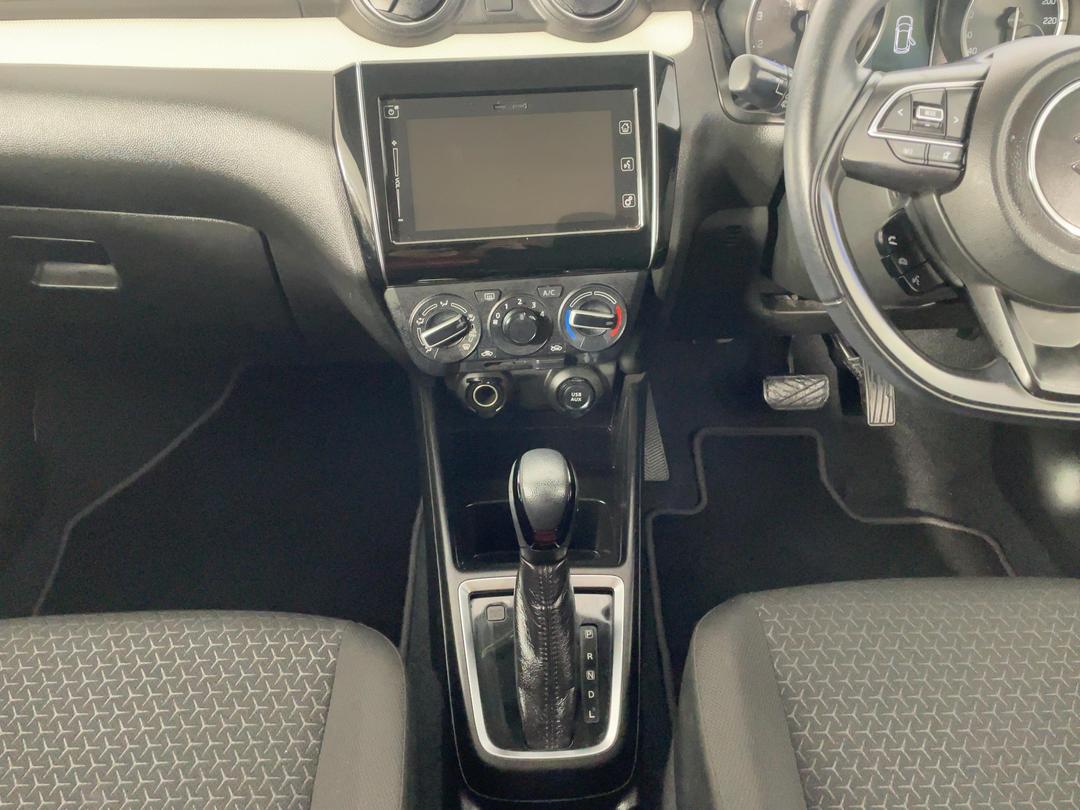 Photo '18' of Suzuki Swift