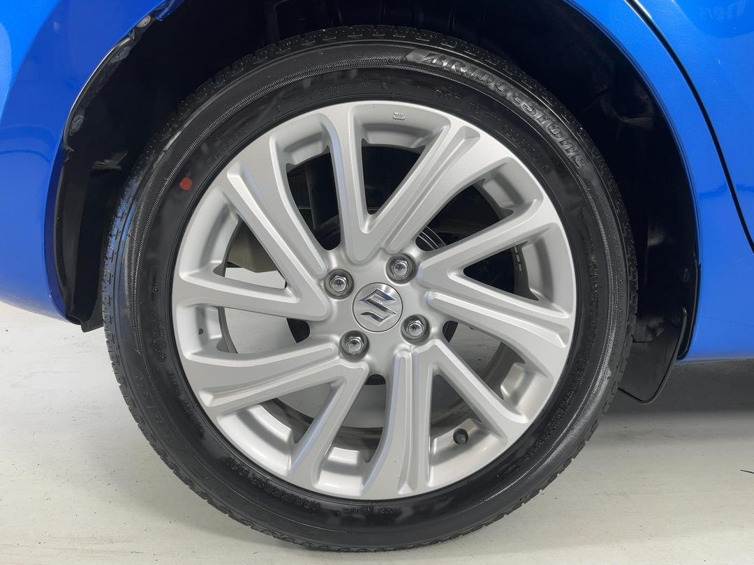 Photo '12' of Suzuki Swift