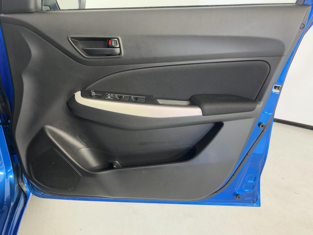 Photo '15' of Suzuki Swift