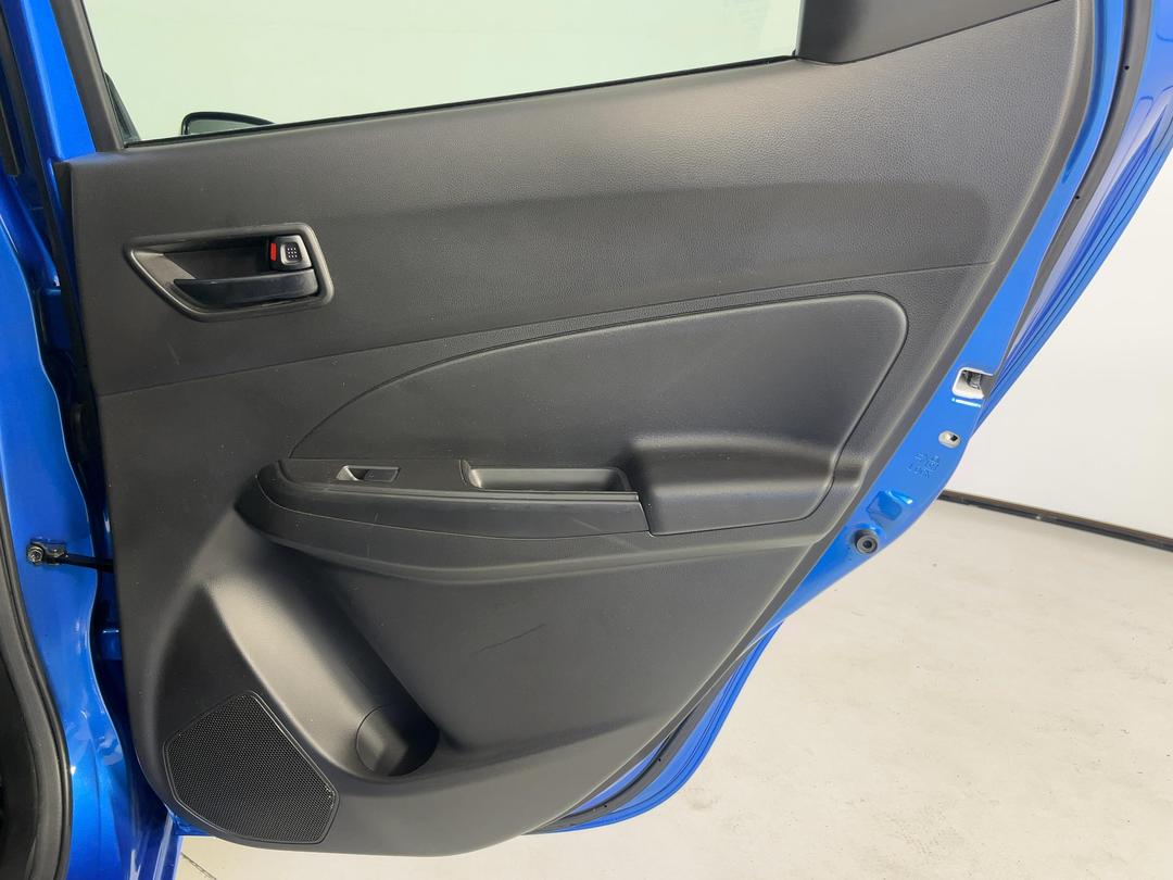 Photo '19' of Suzuki Swift