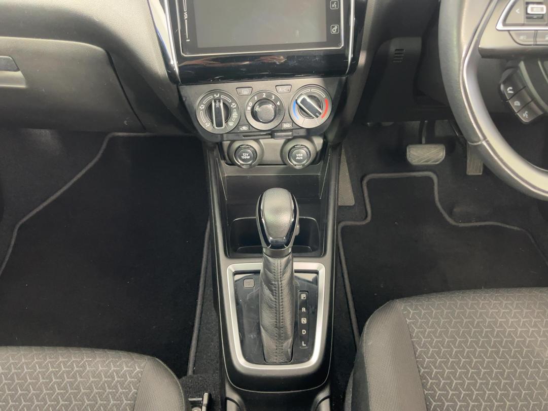 Photo '18' of Suzuki Swift