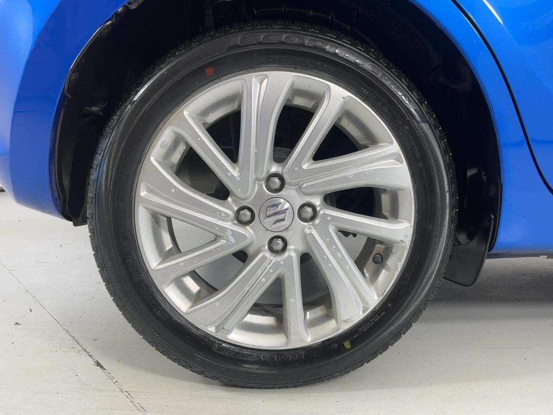 Photo '12' of Suzuki Swift