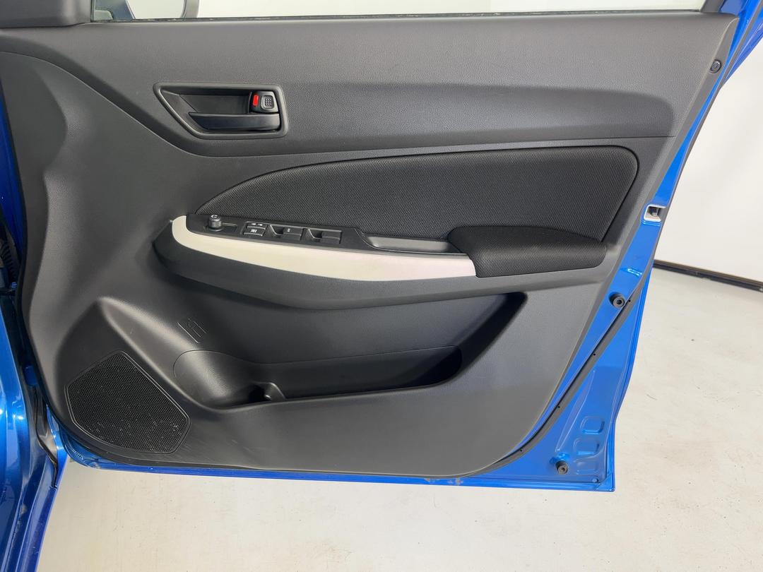Photo '15' of Suzuki Swift