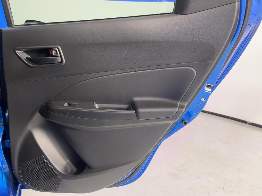 Photo '19' of Suzuki Swift
