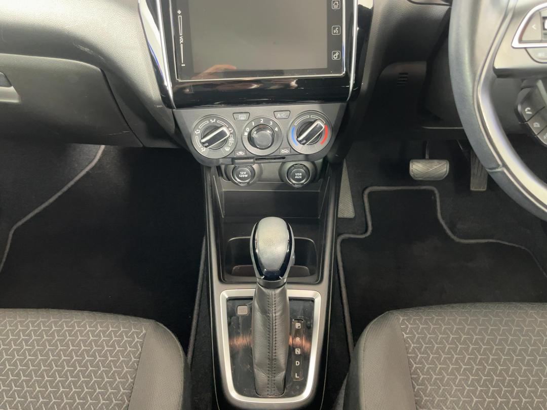 Photo '18' of Suzuki Swift