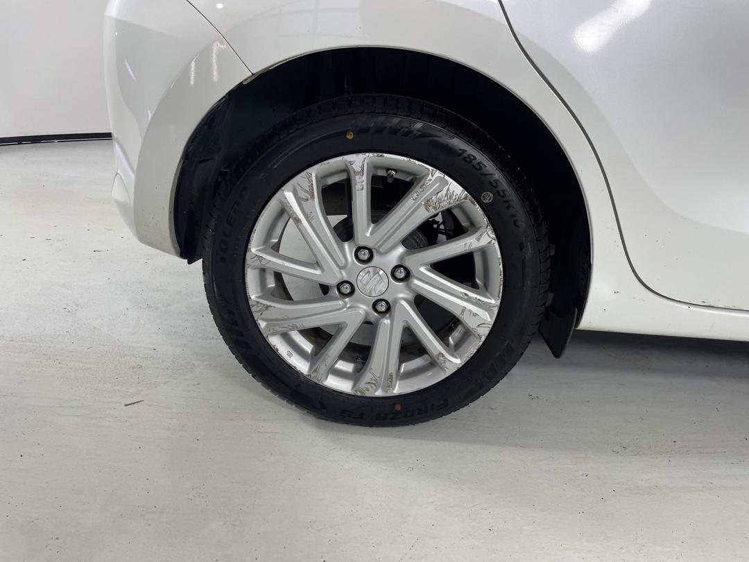 Photo '12' of Suzuki Swift